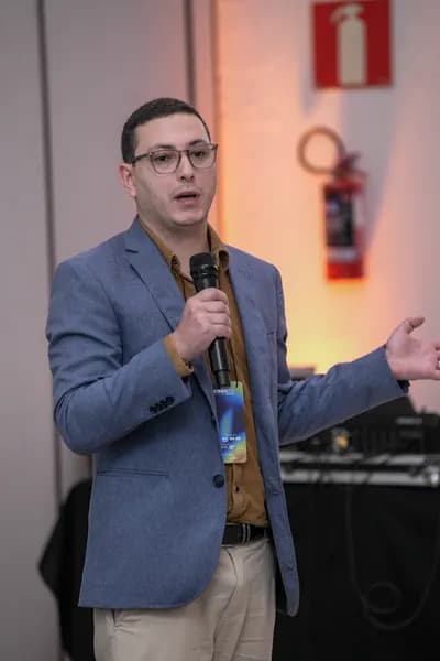 Three minutes to defend the project before the jury