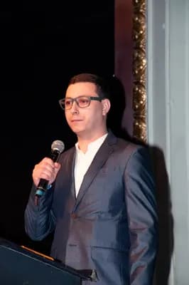 Acceptance speech on the stage of the Theatro Municipal de São Paulo.